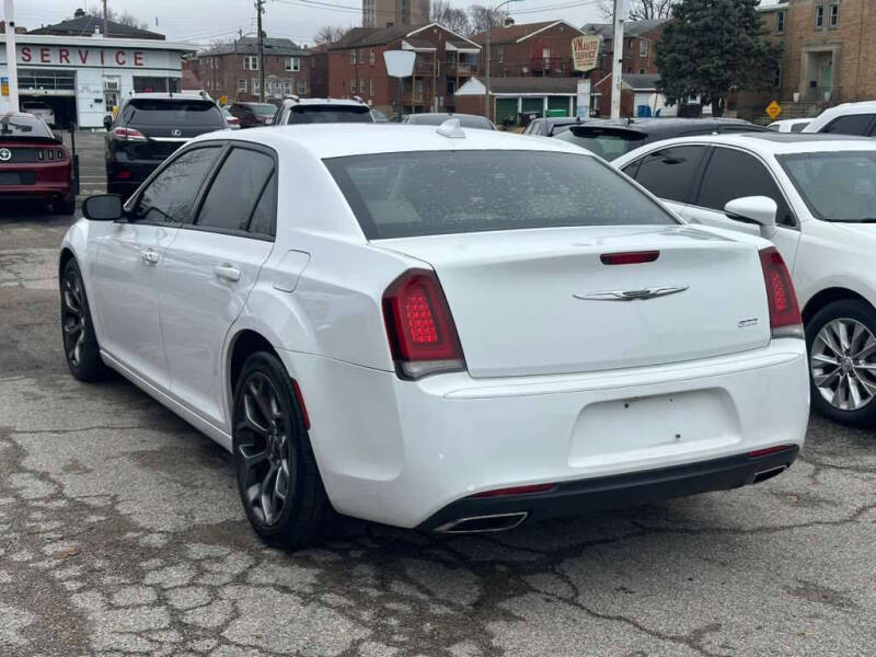 2018 Chrysler 300 Touring