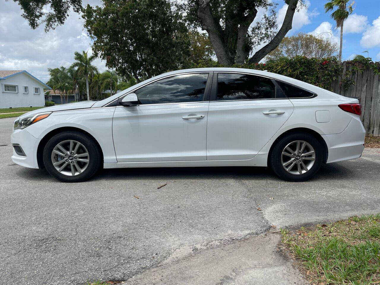 2016 HYUNDAI Sonata Sedan - $10,800