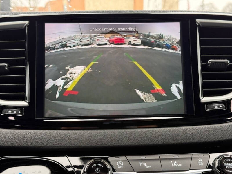 2025 Chrysler Pacifica Select