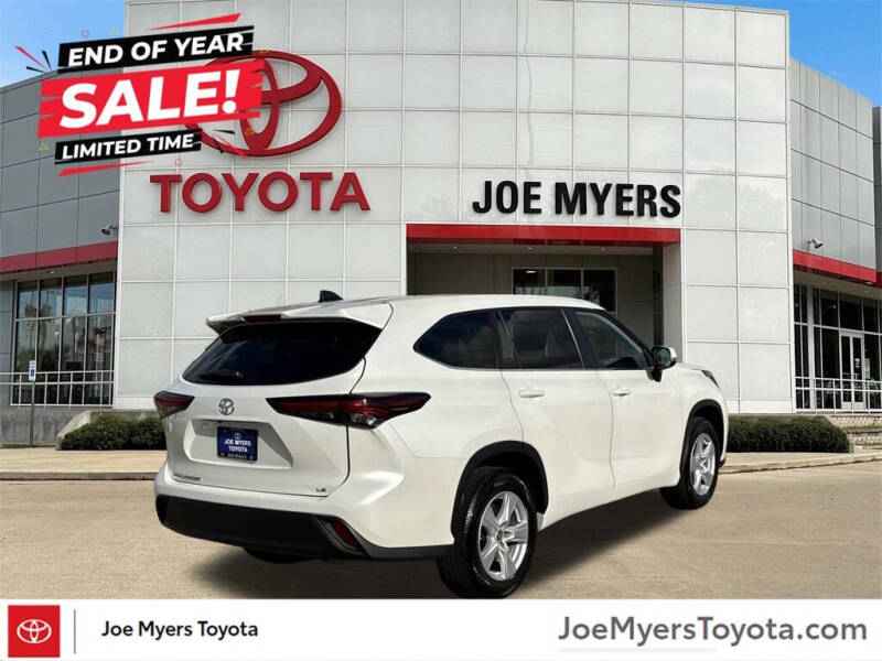 2024 Toyota Highlander LE