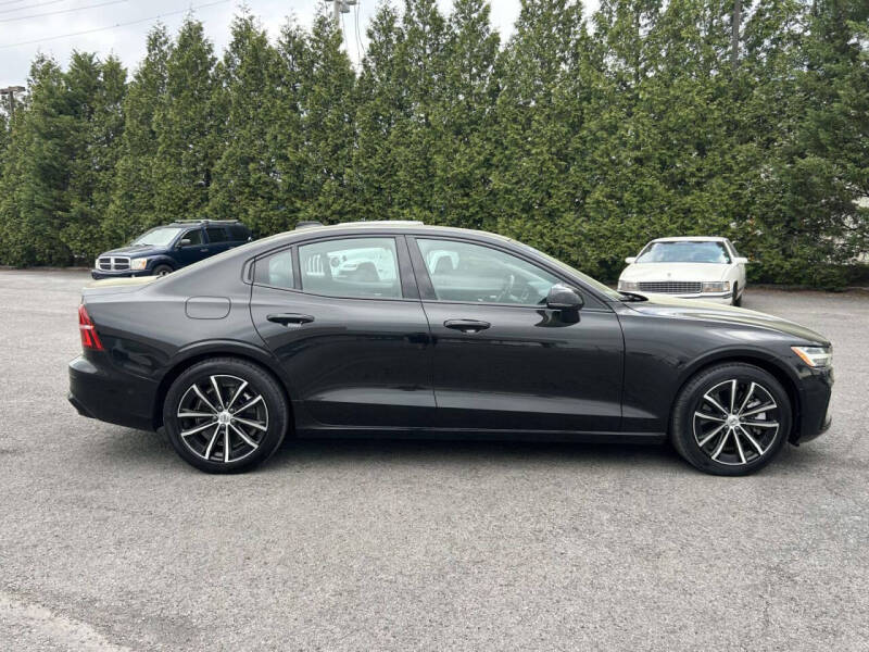 2025 Volvo S60 T8 Plus