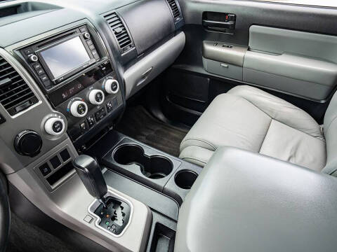 2017 Toyota Sequoia SR5