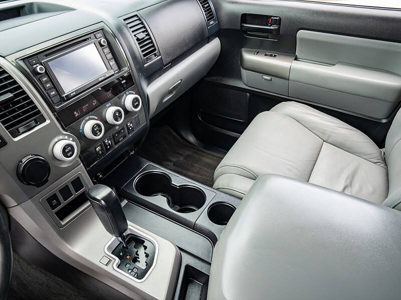 2017 Toyota Sequoia SR5