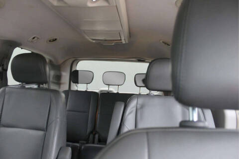 2010 Volkswagen Routan SE