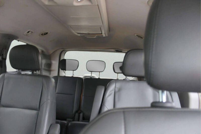 2010 Volkswagen Routan SE