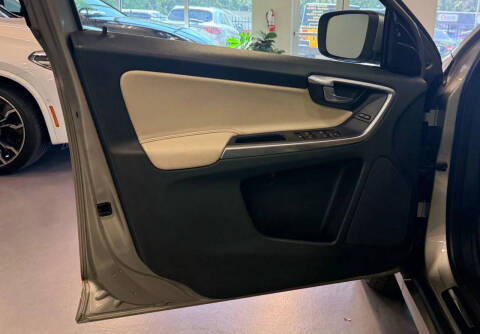 2016 Volvo XC60 T6 Drive-E