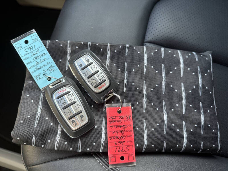 2024 Chrysler Pacifica Touring L