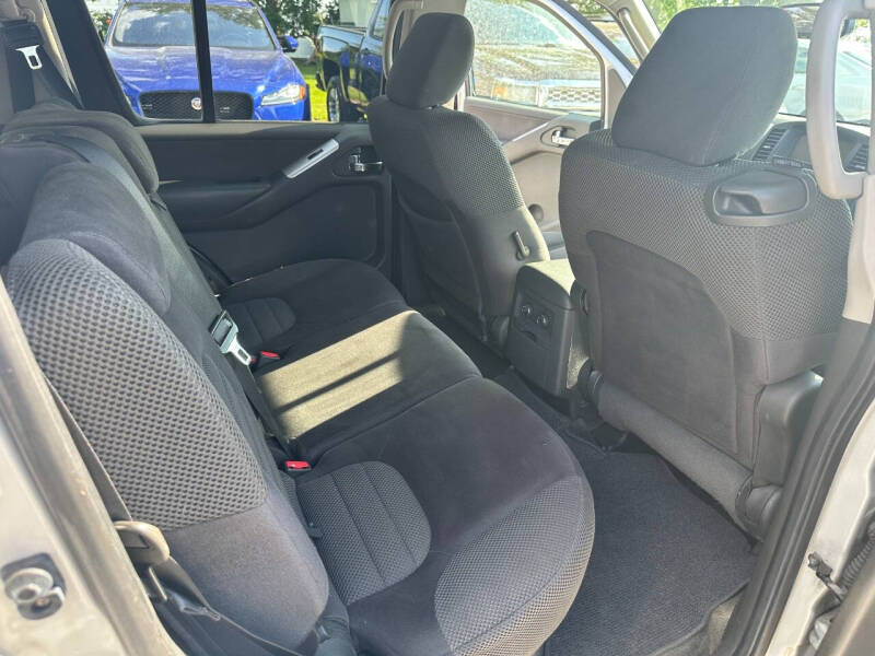 2011 Nissan Pathfinder SV