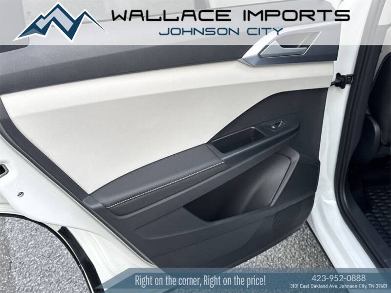 2025 Volkswagen Taos SE 4Motion