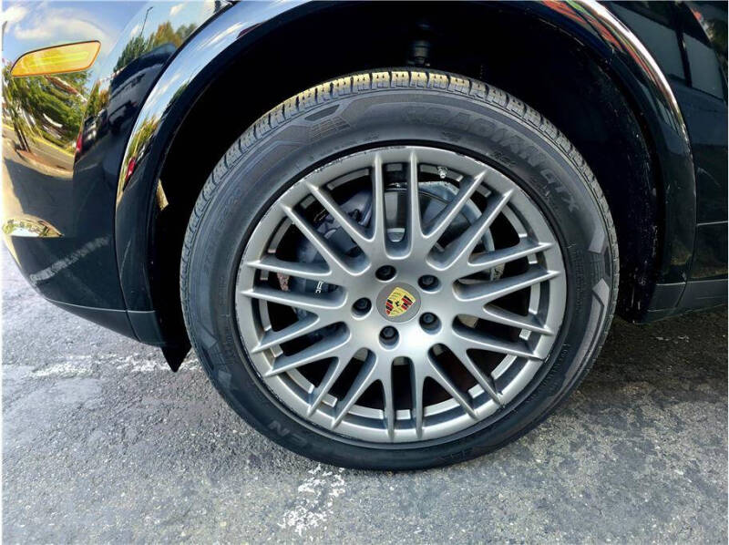 2017 Porsche Cayenne Platinum Edition