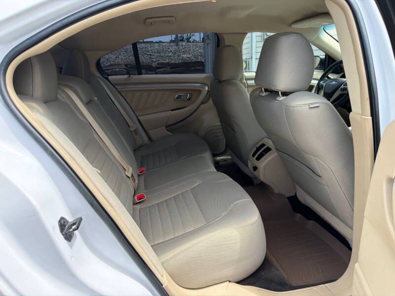 2018 Ford Taurus SE