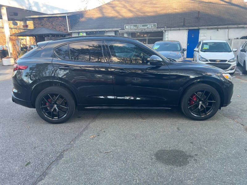 2020 Alfa Romeo Stelvio Sport's photo