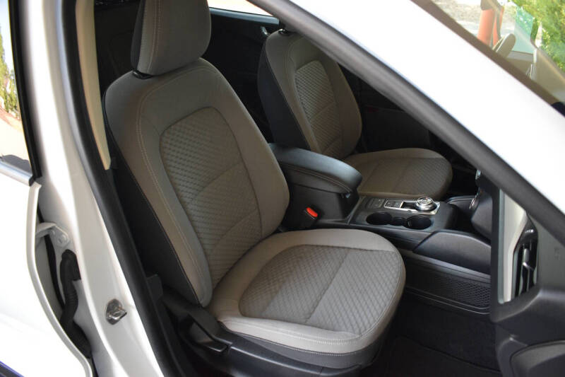 2020 Ford Escape SE