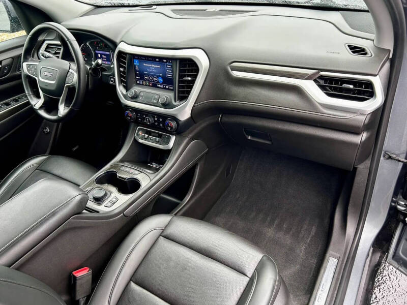 2022 GMC Acadia SLT