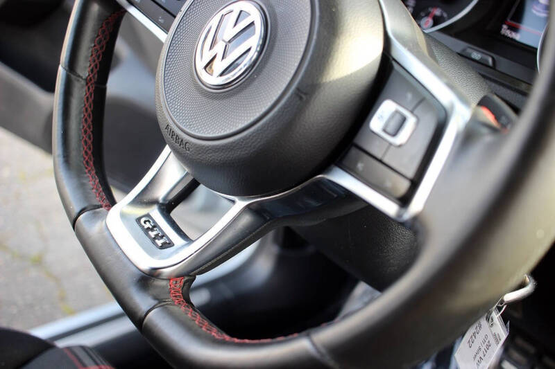2017 Volkswagen Golf GTI S