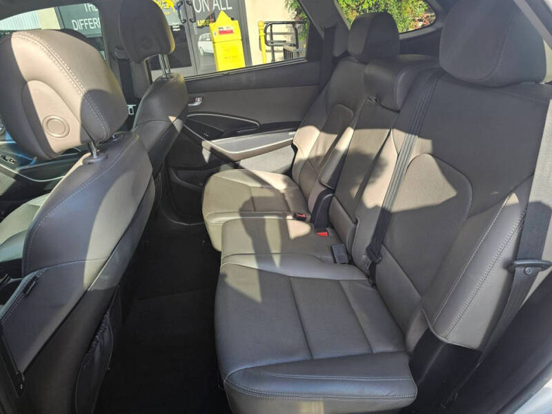 2017 Hyundai Santa Fe SE