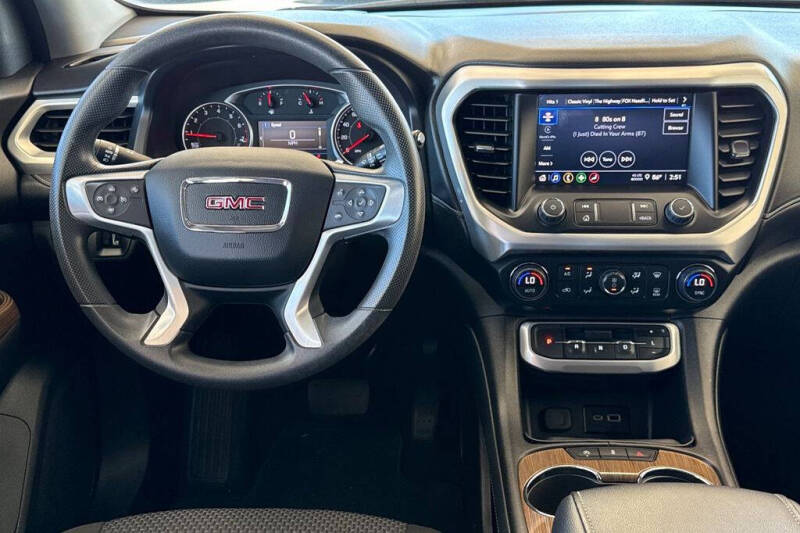 2023 GMC Acadia SLE