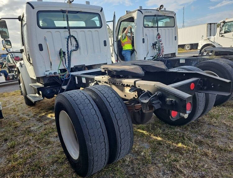 2007 Freightliner Day Cab