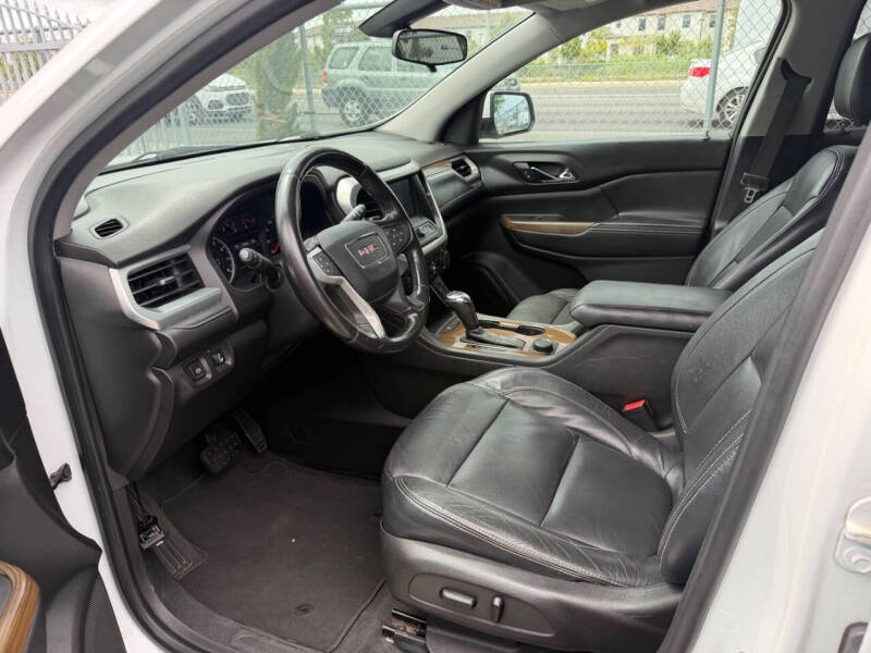 2017 GMC Acadia SLE-2