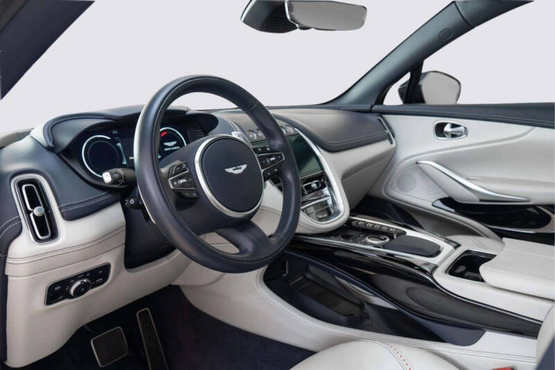 2023 Aston Martin DBX