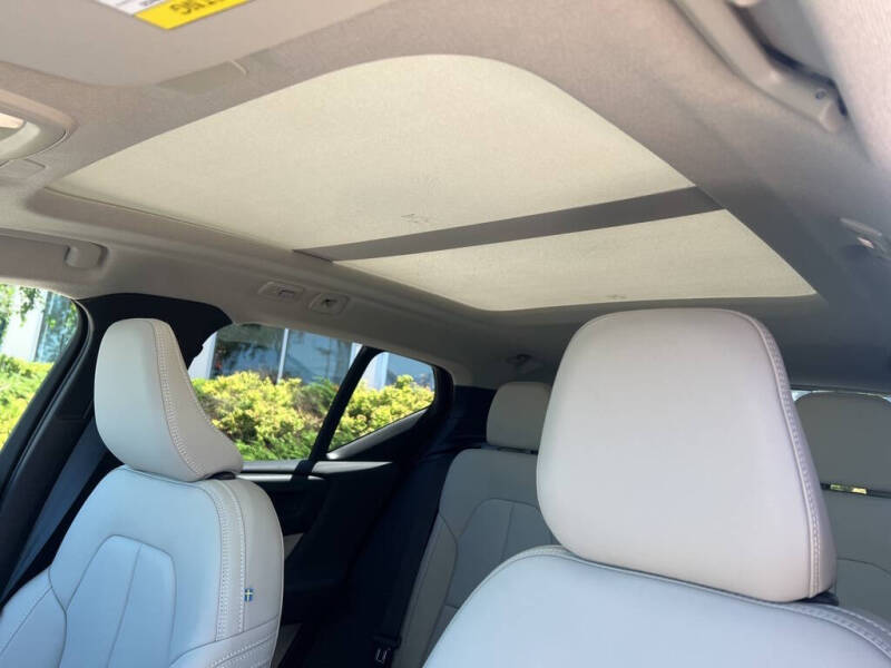 2026 Volvo XC40 B5 Ultra