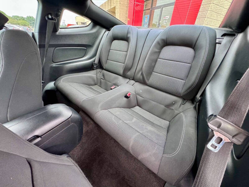 2016 Ford Mustang V6