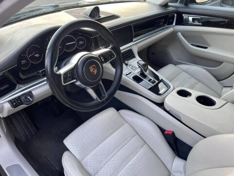 2017 Porsche Panamera