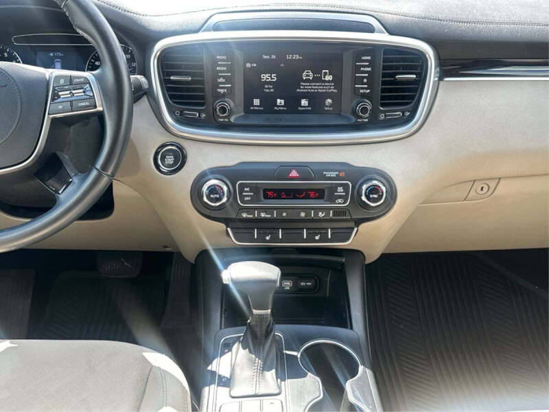 2020 Kia Sorento S V6