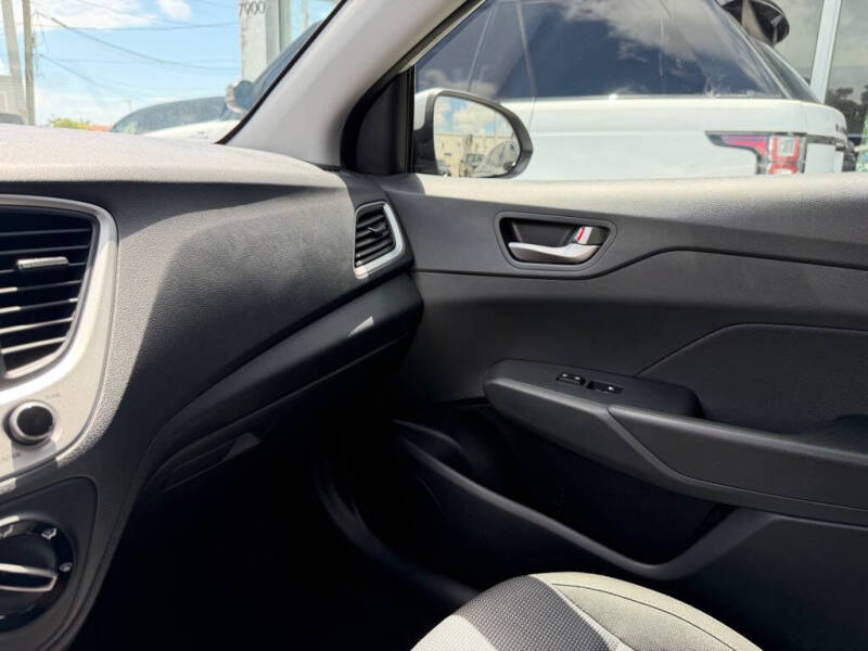 2022 Hyundai Accent SE