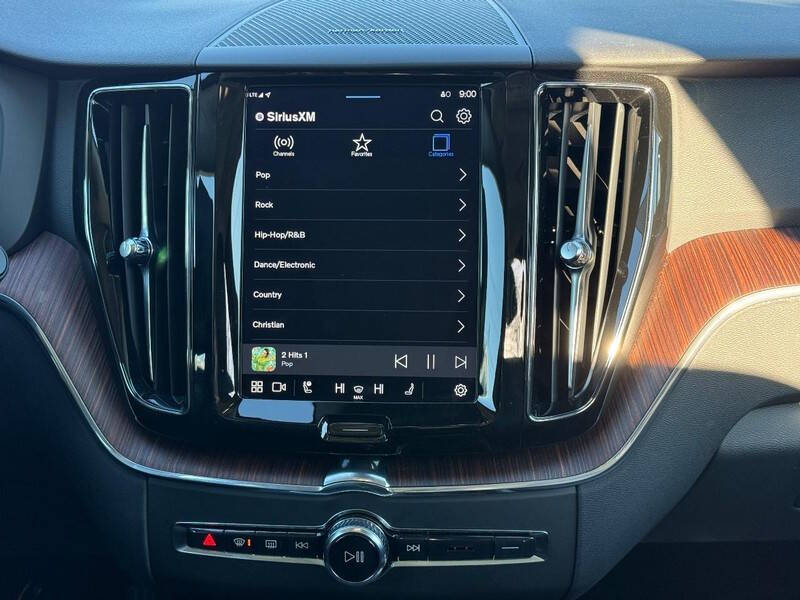 2023 Volvo XC60 B5 Plus Dark Theme