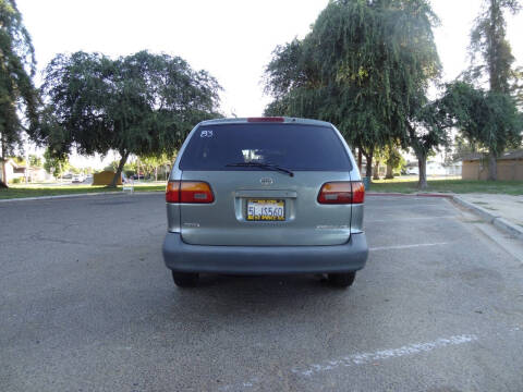 2000 Toyota Sienna CE