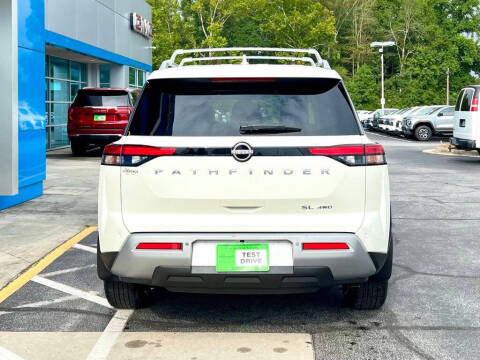 2022 Nissan Pathfinder SL