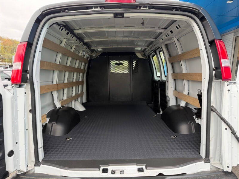 2025 GMC Savana 2500