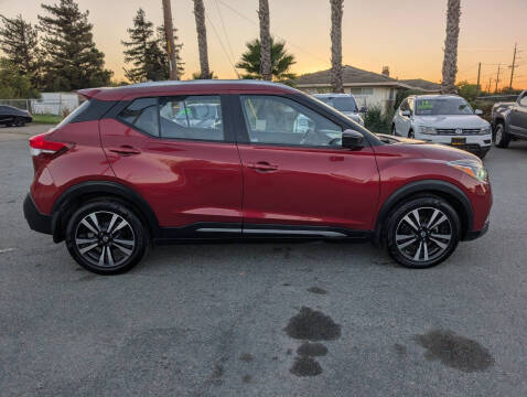 2020 Nissan Kicks SR