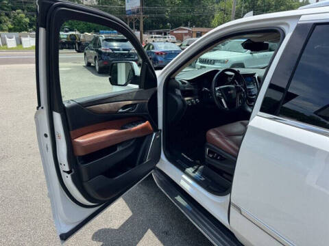 2016 Cadillac Escalade Luxury Collection