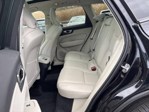 2024 Volvo XC60 B5 Plus Dark Theme