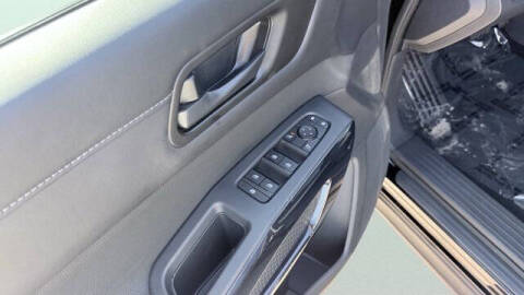 2025 Nissan Pathfinder S