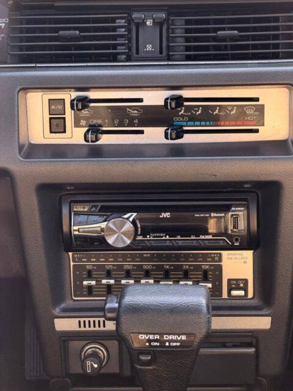 1987 Nissan Maxima SE