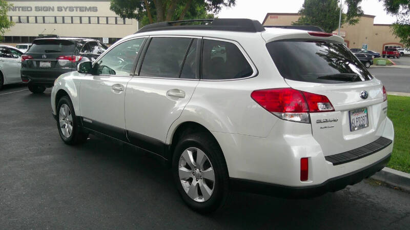 2010 Subaru Outback 2.5i Limited