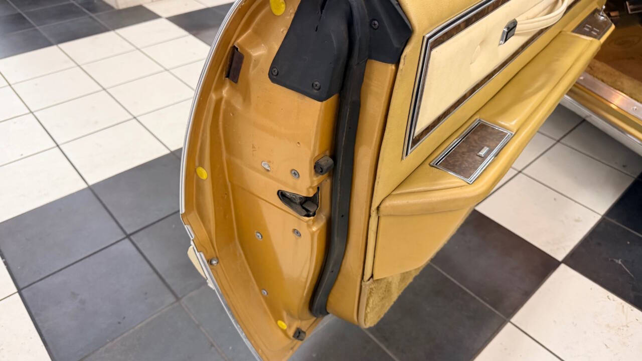 1976 Ford Thunderbird 32