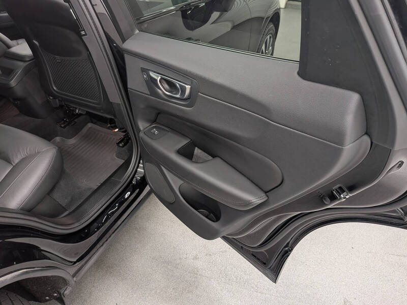 2024 Volvo XC60 B5 Plus Dark Theme