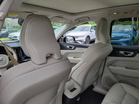 2024 Volvo XC60 B5 Plus Dark Theme