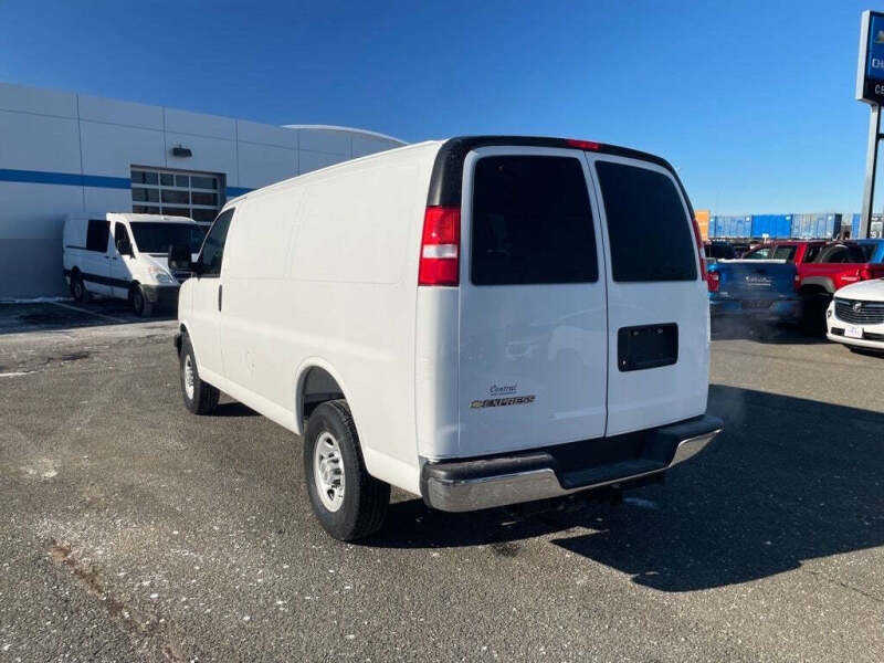 2025 Chevrolet Express 2500