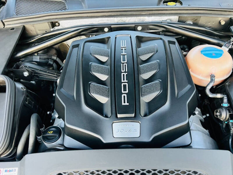 2015 Porsche Macan S