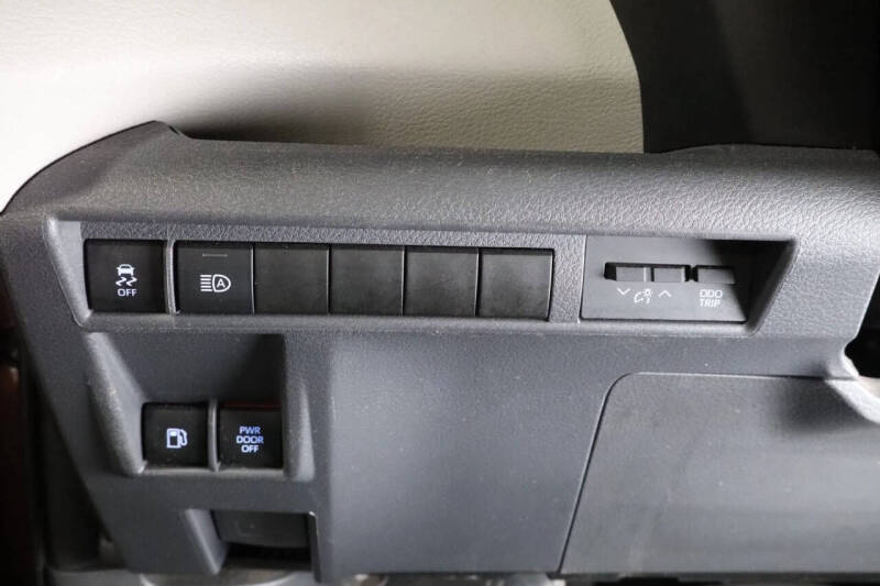 2021 Toyota Sienna LE 8-Passenger