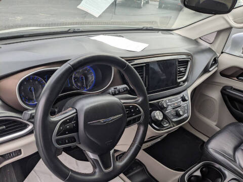 2017 Chrysler Pacifica Touring-L