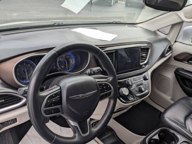2017 Chrysler Pacifica Touring-L
