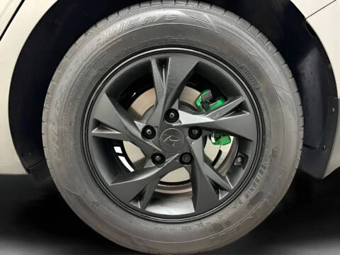 2023 Hyundai Elantra SE