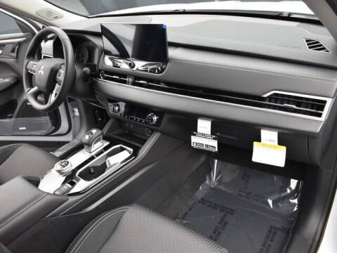 2026 Mitsubishi Outlander ES