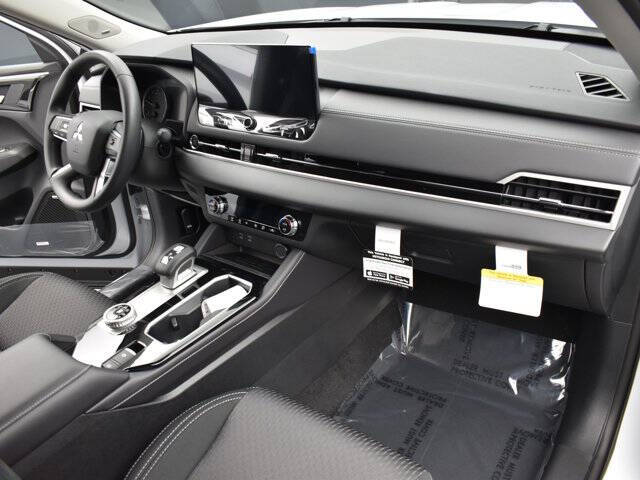 2026 Mitsubishi Outlander ES